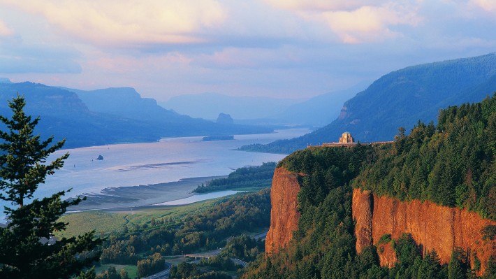 Columbia River Gorge (Image by Larry Geddis)