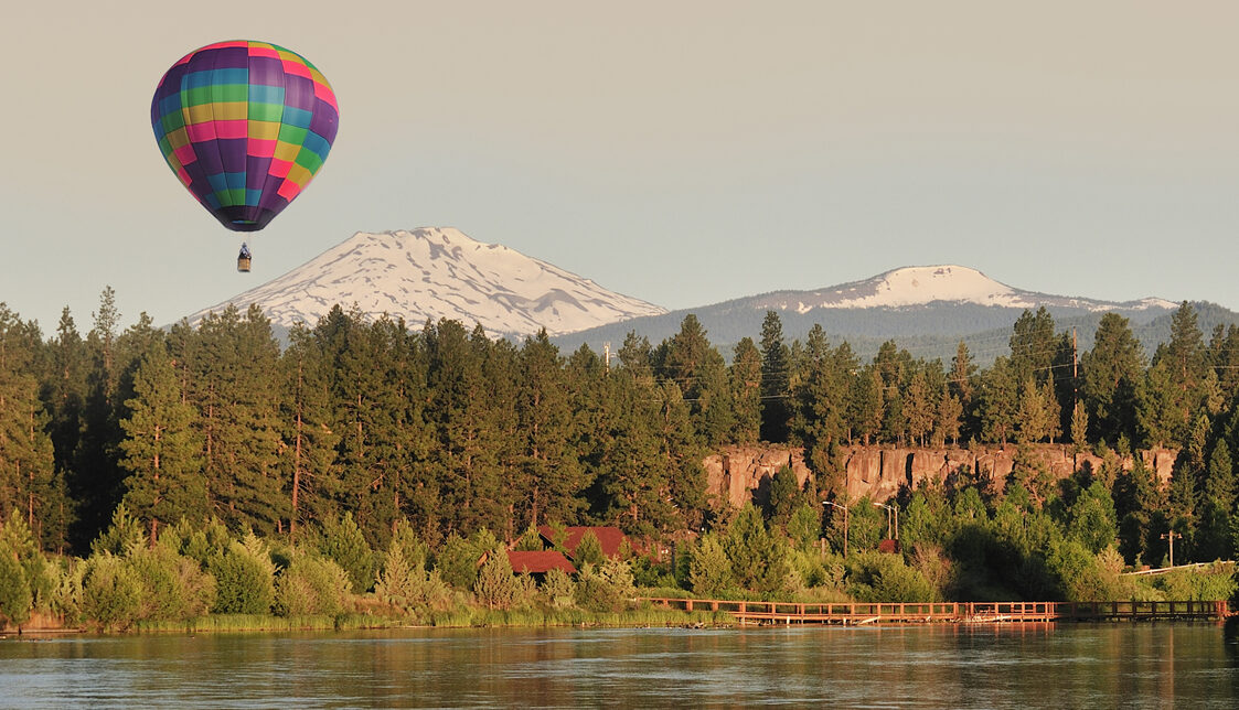 Hot air balloon over Bend